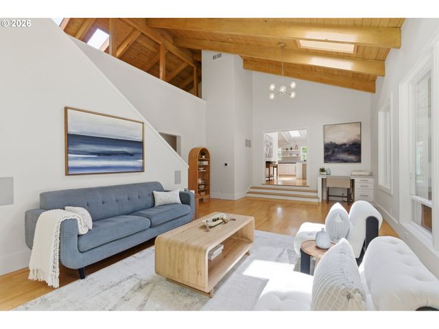 1051 SUNNINGDALE Rd, Lake Oswego, OR 97034