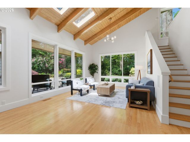 1051 SUNNINGDALE Rd, Lake Oswego, OR 97034
