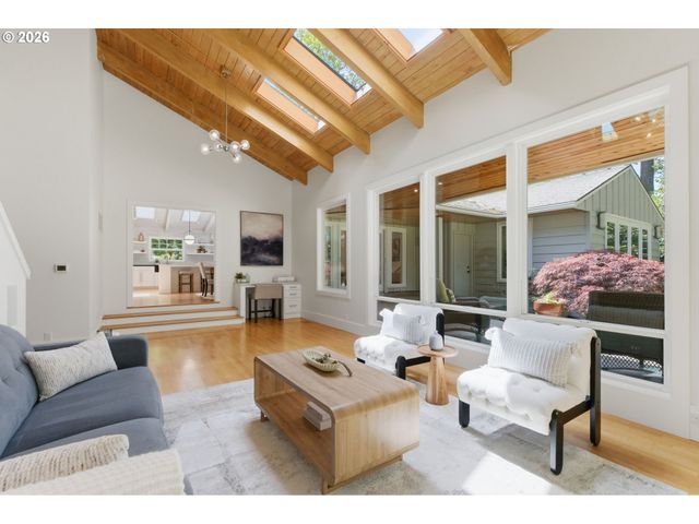 1051 SUNNINGDALE Rd, Lake Oswego, OR 97034