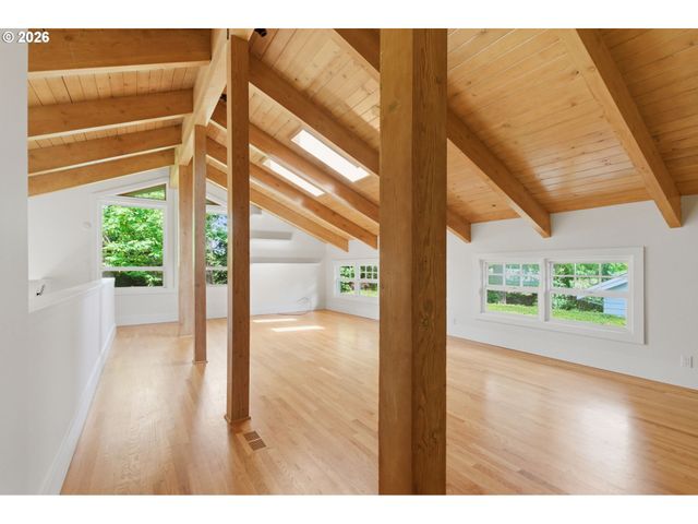 1051 SUNNINGDALE Rd, Lake Oswego, OR 97034