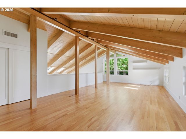 1051 SUNNINGDALE Rd, Lake Oswego, OR 97034
