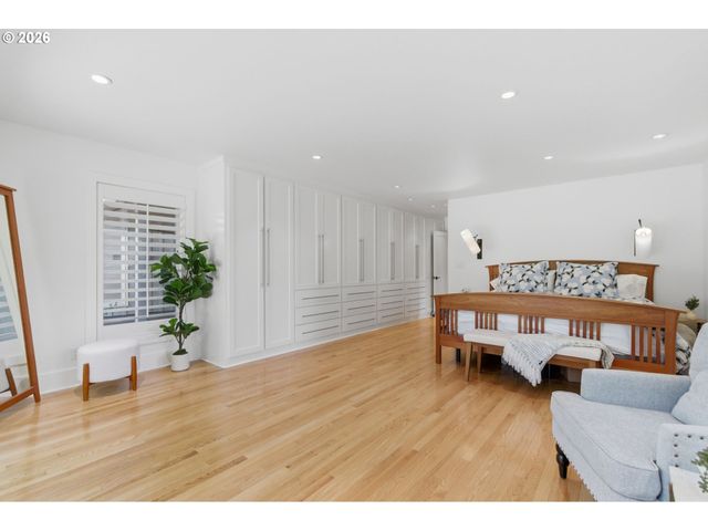 1051 SUNNINGDALE Rd, Lake Oswego, OR 97034