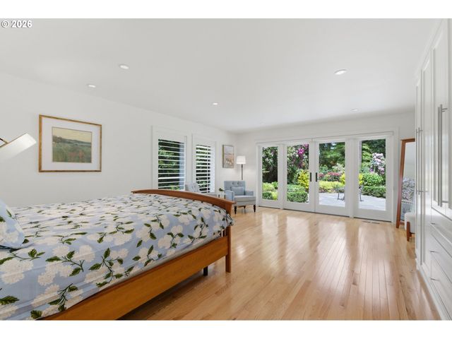 1051 SUNNINGDALE Rd, Lake Oswego, OR 97034