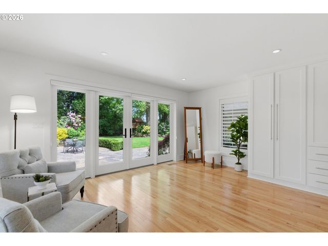 1051 SUNNINGDALE Rd, Lake Oswego, OR 97034