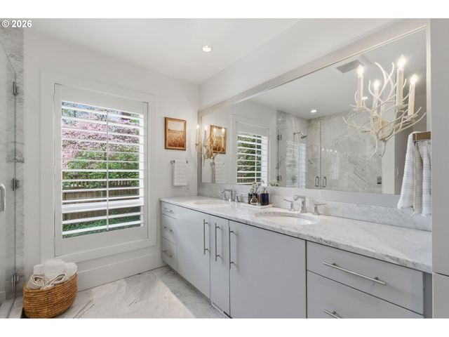 1051 SUNNINGDALE Rd, Lake Oswego, OR 97034