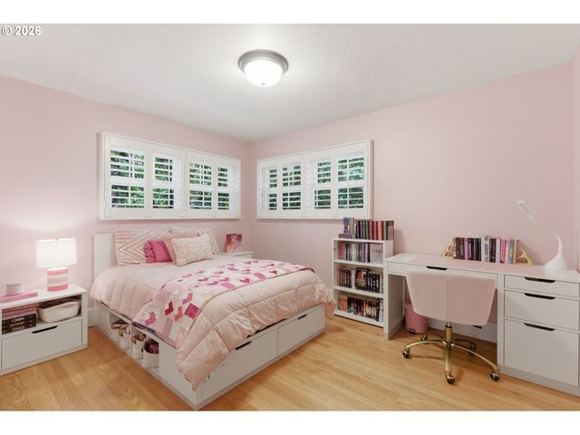 1051 SUNNINGDALE Rd, Lake Oswego, OR 97034