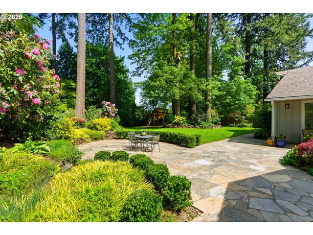 1051 SUNNINGDALE Rd, Lake Oswego, OR 97034