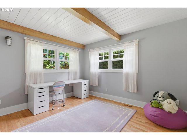 1051 SUNNINGDALE Rd, Lake Oswego, OR 97034