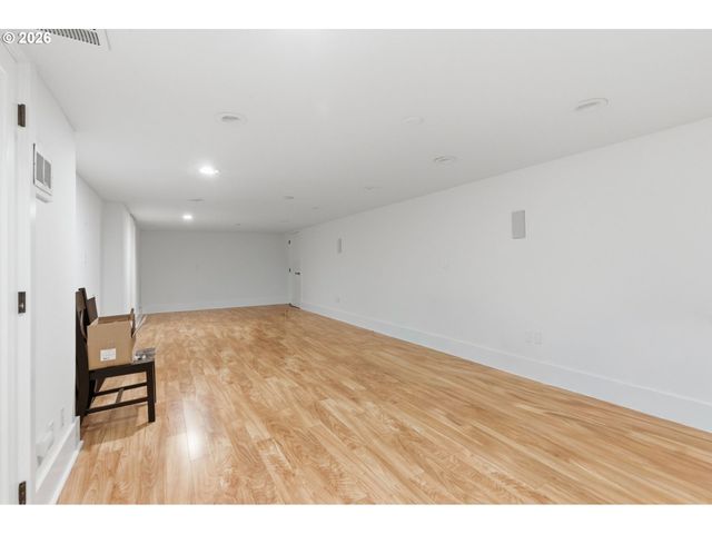 1051 SUNNINGDALE Rd, Lake Oswego, OR 97034