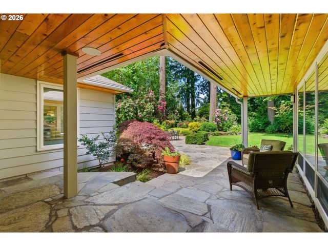 1051 SUNNINGDALE Rd, Lake Oswego, OR 97034