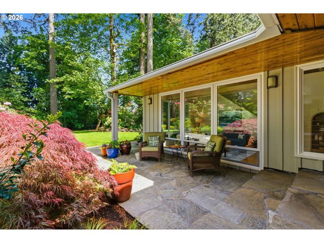 1051 SUNNINGDALE Rd, Lake Oswego, OR 97034