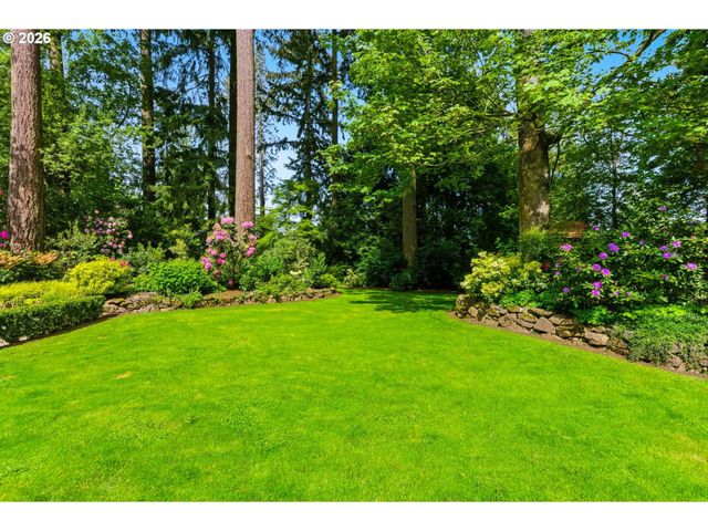 1051 SUNNINGDALE Rd, Lake Oswego, OR 97034