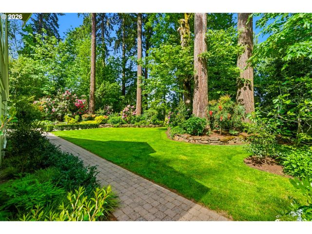 1051 SUNNINGDALE Rd, Lake Oswego, OR 97034