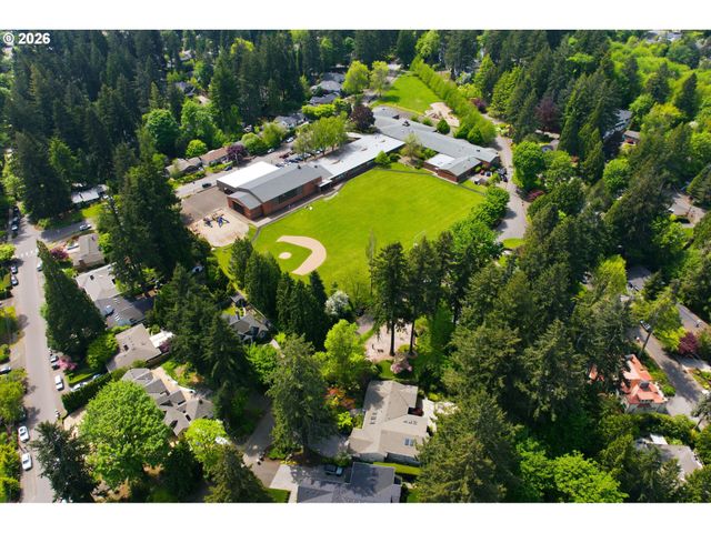 1051 SUNNINGDALE Rd, Lake Oswego, OR 97034