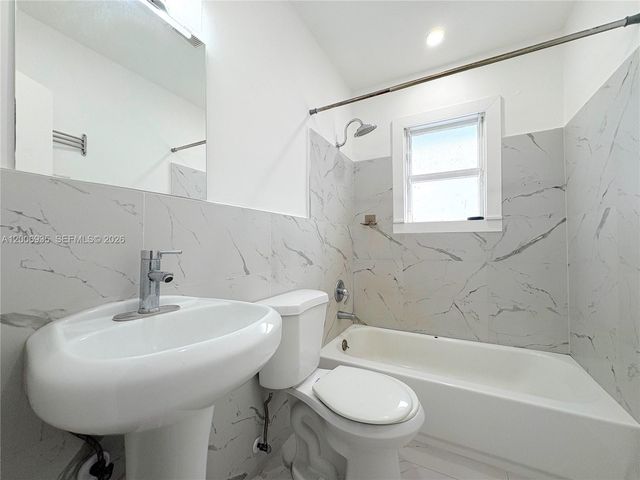 1815 Mckinley St 9, Hollywood, FL 33020