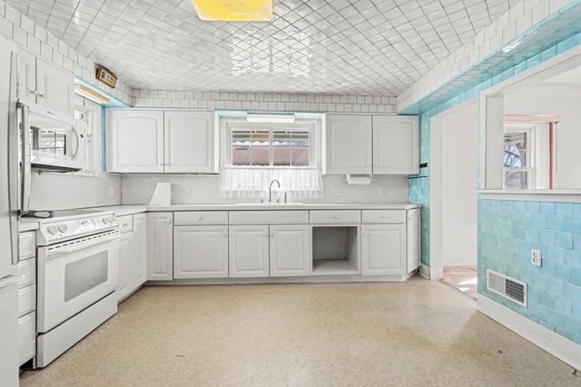 1805 Fremont Avenue, Bay City, MI 48708