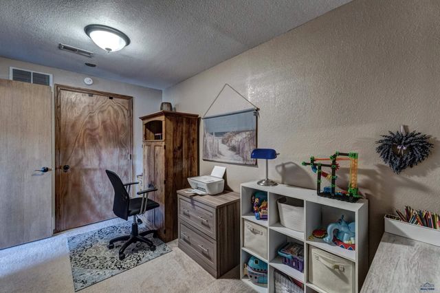 6640 MANCHESTER, Summerset, SD 57718