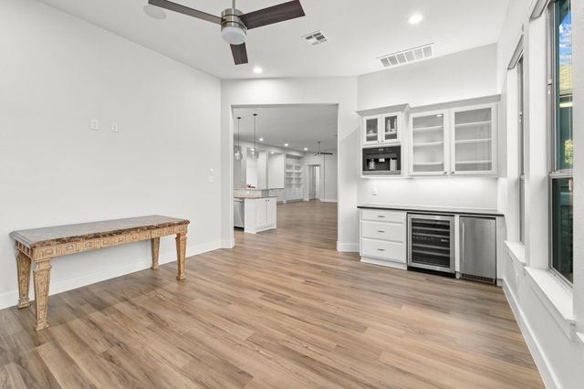 2205 Lakehurst RD, Spicewood, TX 78669