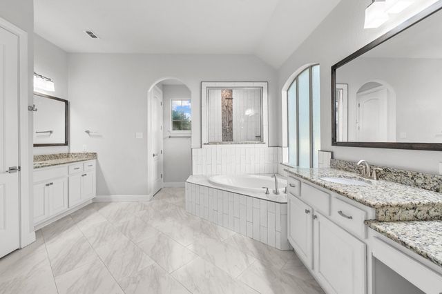 2205 Lakehurst RD, Spicewood, TX 78669