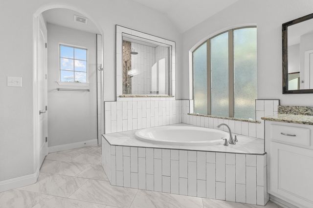 2205 Lakehurst RD, Spicewood, TX 78669