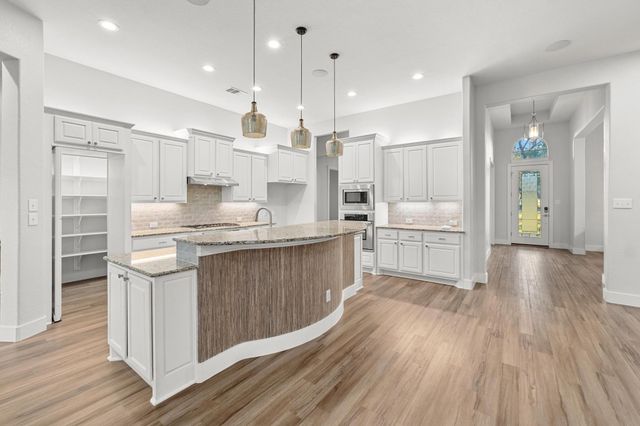 2205 Lakehurst RD, Spicewood, TX 78669