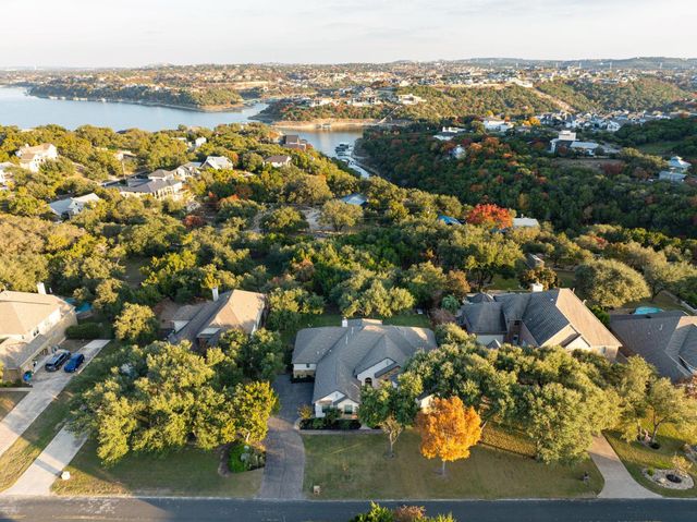 2205 Lakehurst RD, Spicewood, TX 78669