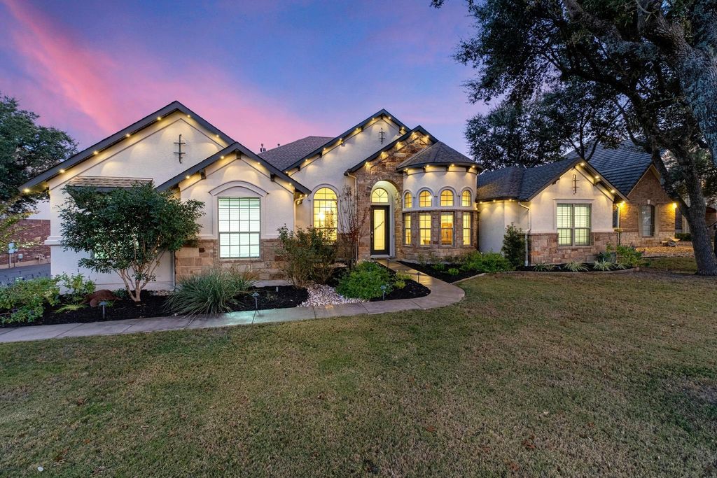 2205 Lakehurst RD, Spicewood, TX 78669