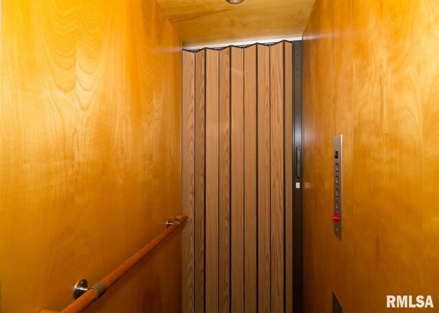 225 34TH Avenue, Rock Island, IL 61201