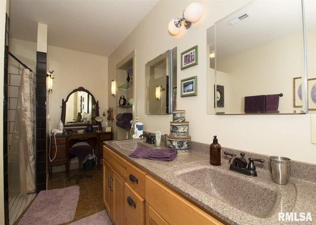 225 34TH Avenue, Rock Island, IL 61201