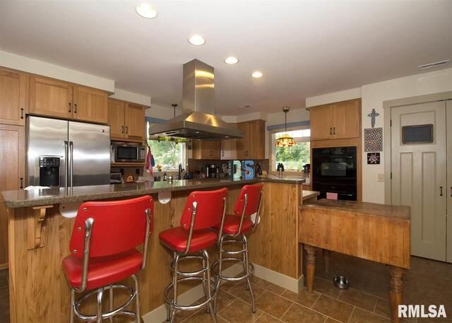 225 34TH Avenue, Rock Island, IL 61201