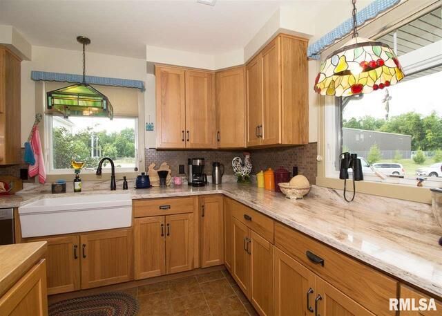 225 34TH Avenue, Rock Island, IL 61201