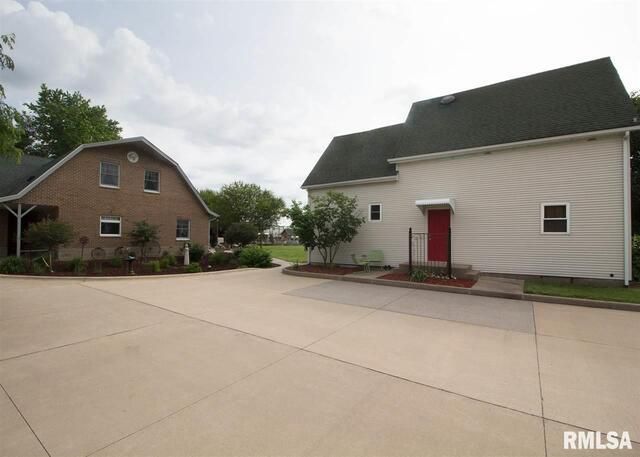 225 34TH Avenue, Rock Island, IL 61201