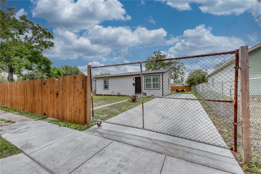 1445 Buenos Aires St, Corpus Christi, TX 78417 — photo 2