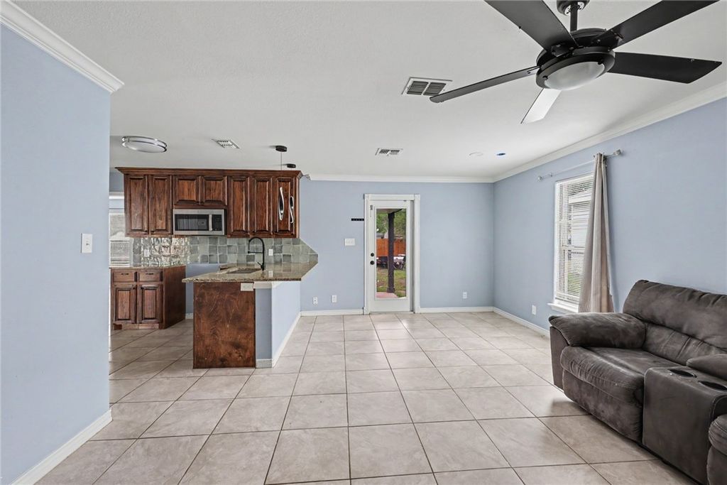 1445 Buenos Aires St, Corpus Christi, TX 78417 — photo 4