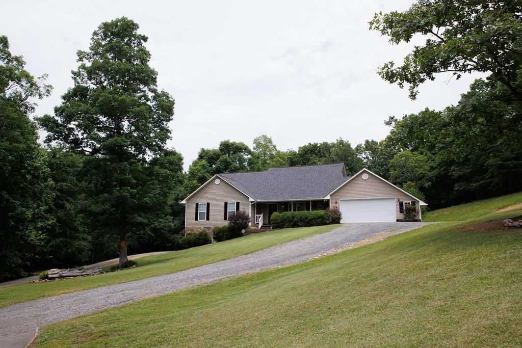318 North Lake Drive, Chatsworth, GA 30705