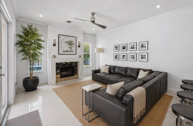 8861 Edgewater Place, Parkland, FL 33076