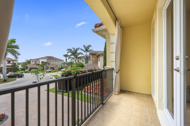 8861 Edgewater Place, Parkland, FL 33076