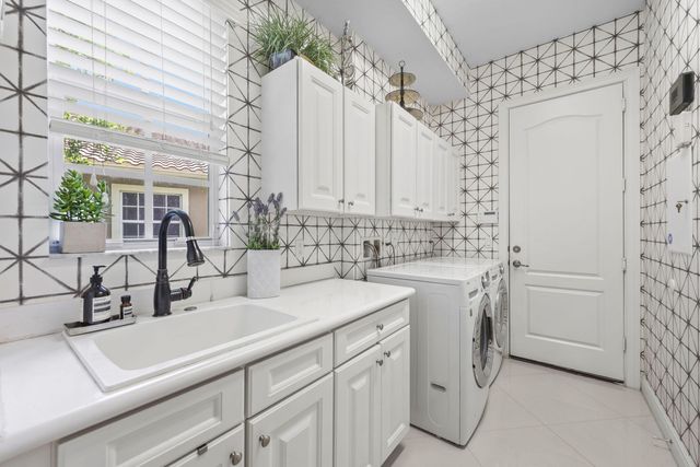 8861 Edgewater Place, Parkland, FL 33076