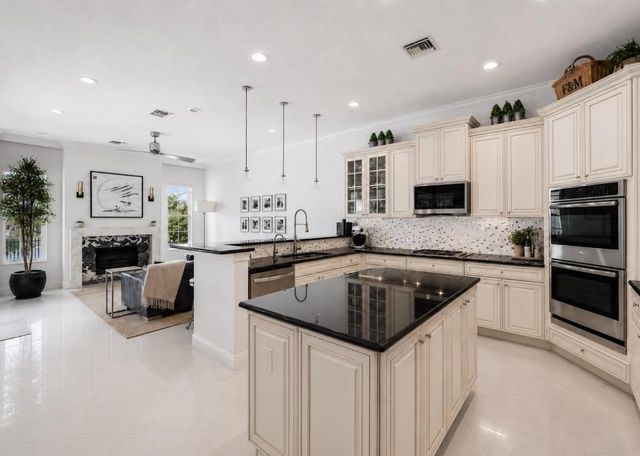 8861 Edgewater Place, Parkland, FL 33076