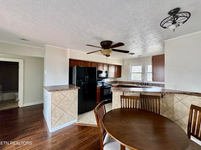 101 E Maire Ave, Clinton, TN 37716