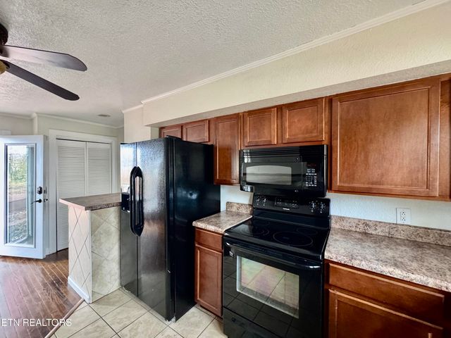 101 E Maire Ave, Clinton, TN 37716