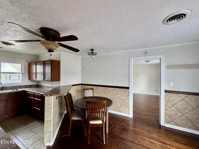 101 E Maire Ave, Clinton, TN 37716