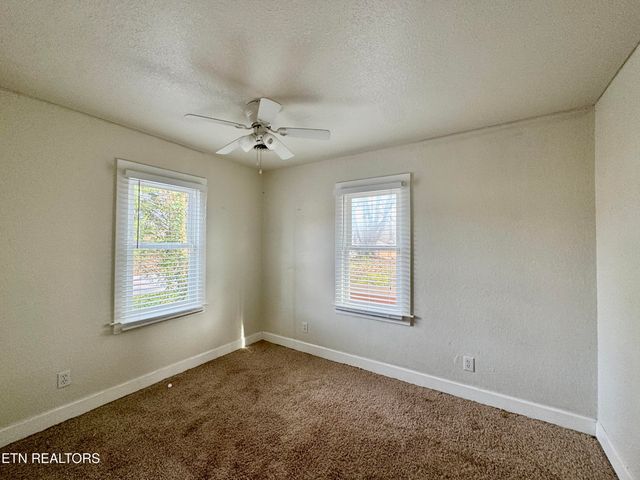 101 E Maire Ave, Clinton, TN 37716