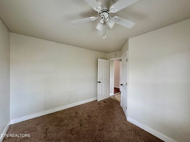 101 E Maire Ave, Clinton, TN 37716