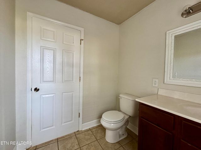 101 E Maire Ave, Clinton, TN 37716