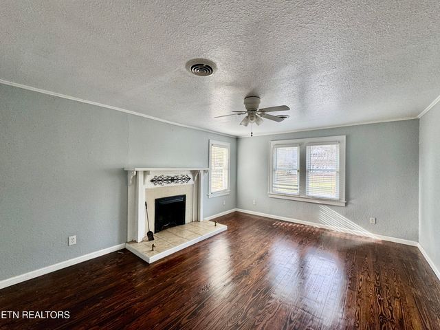 101 E Maire Ave, Clinton, TN 37716