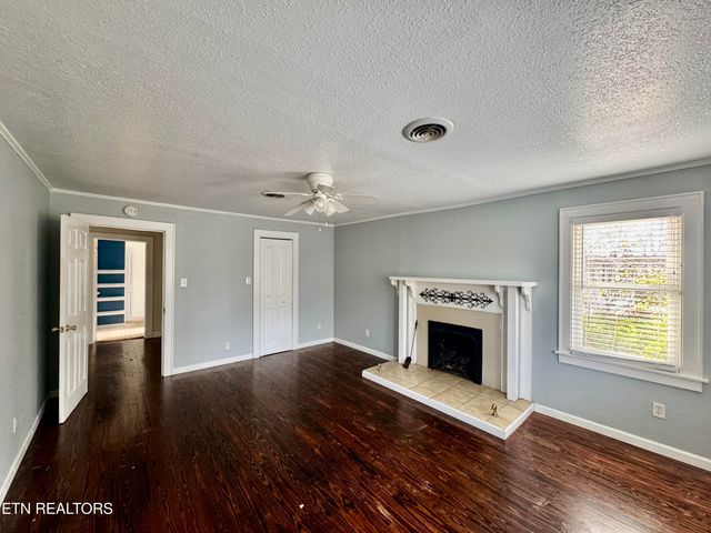 101 E Maire Ave, Clinton, TN 37716