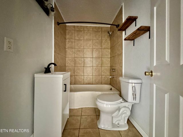 101 E Maire Ave, Clinton, TN 37716