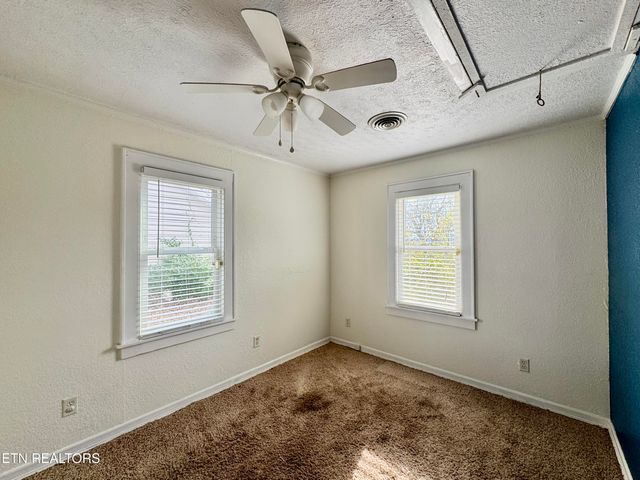 101 E Maire Ave, Clinton, TN 37716