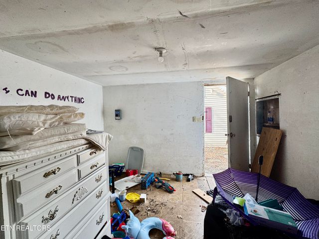 101 E Maire Ave, Clinton, TN 37716